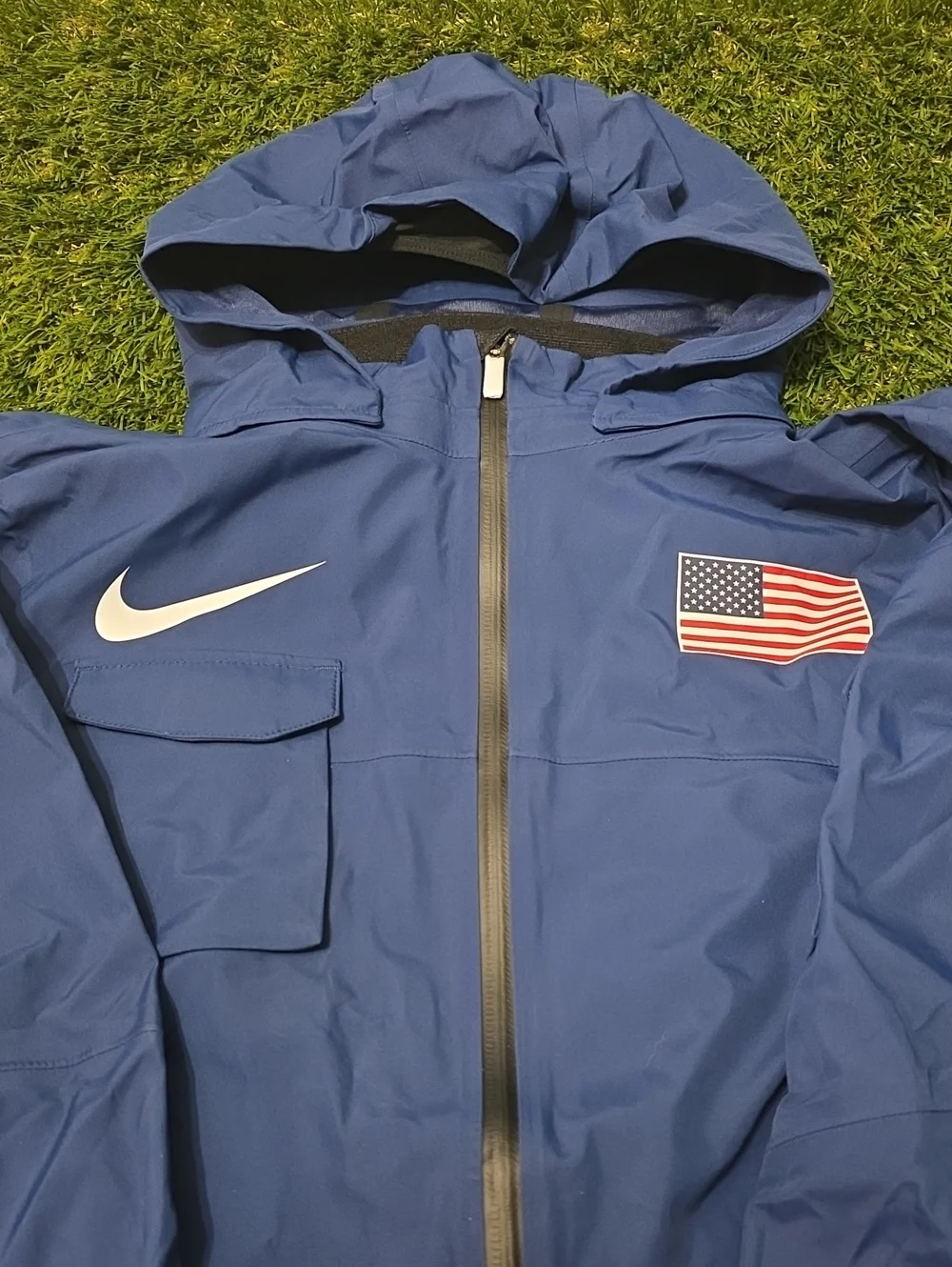 Nike Pro Elite USA Storm-FIT ADV jacket features a full-zip. Size S.